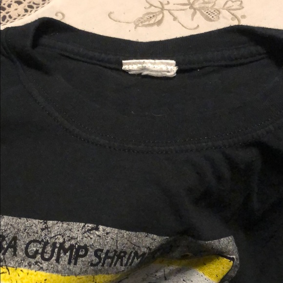 Used t short sizeS - Picture 3 of 11